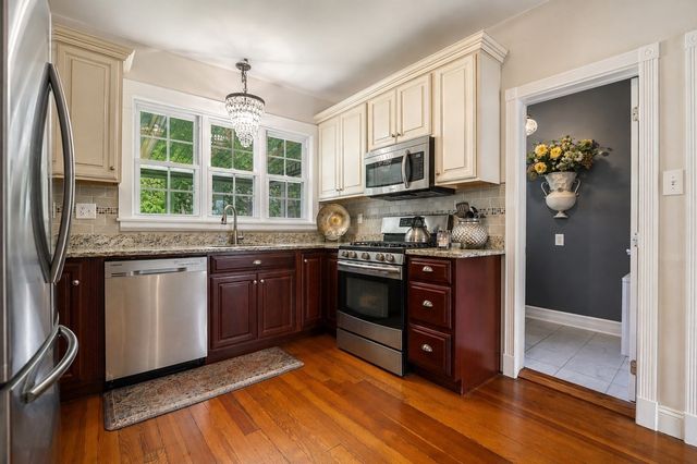 55 Akin St, Fairhaven, MA 02719