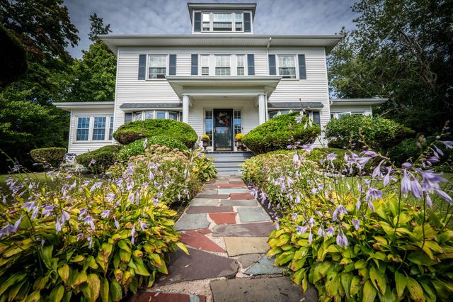 55 Akin St, Fairhaven, MA 02719