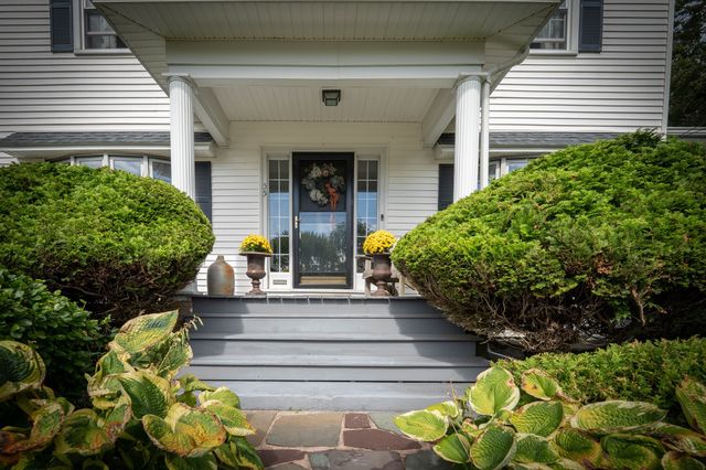 55 Akin St, Fairhaven, MA 02719