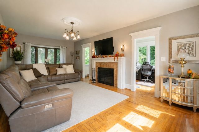 55 Akin St, Fairhaven, MA 02719