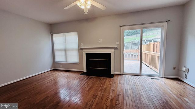 13042 HUNTERBROOK DR, Woodbridge, VA 22192