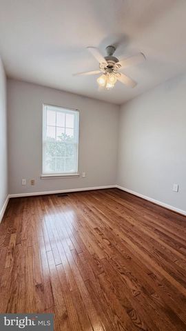 13042 HUNTERBROOK DR, Woodbridge, VA 22192