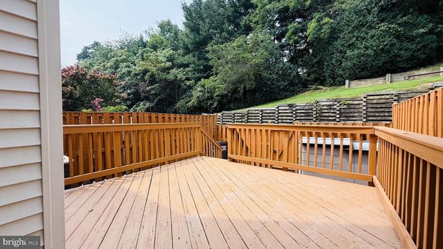 13042 HUNTERBROOK DR, Woodbridge, VA 22192
