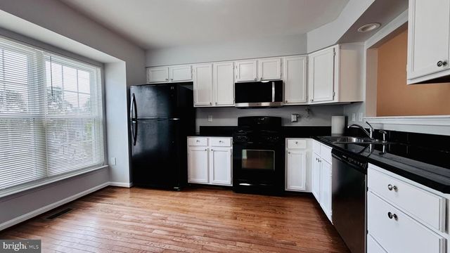 13042 HUNTERBROOK DR, Woodbridge, VA 22192