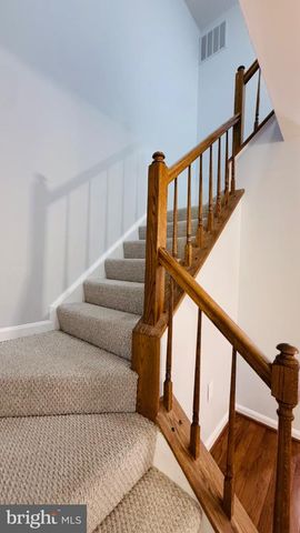 13042 HUNTERBROOK DR, Woodbridge, VA 22192