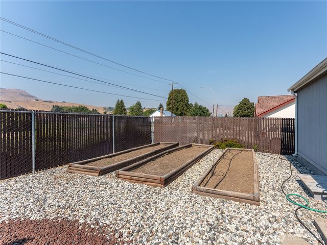 914 Meadowridge Dr., Wenatchee, WA 98801