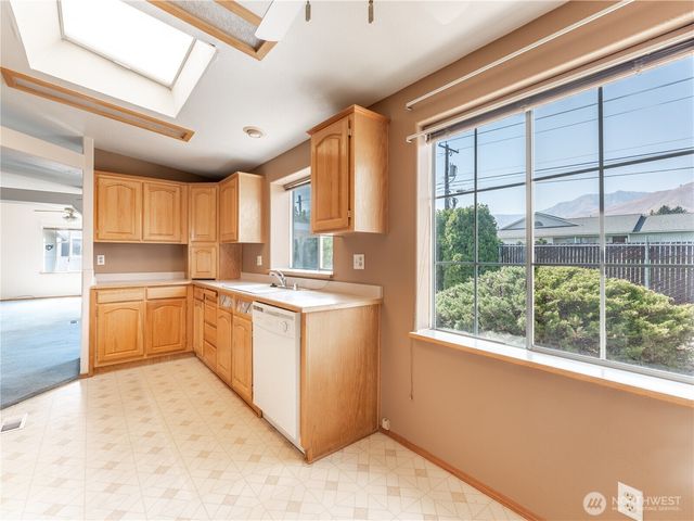 914 Meadowridge Dr., Wenatchee, WA 98801