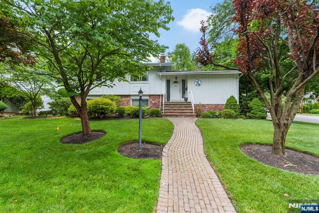 192 Jenkins Drive, Englewood Cliffs, NJ 07632