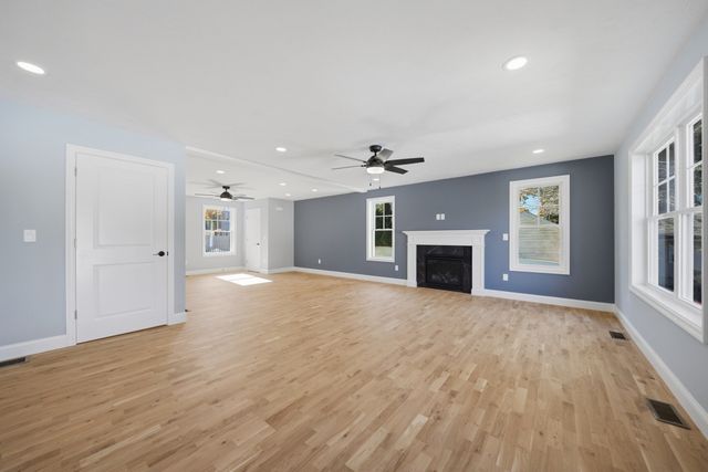 38 Bell, Nashua, NH 03064