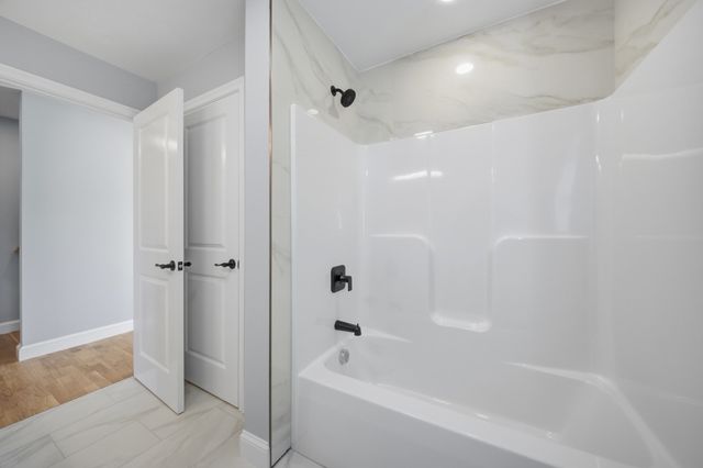 38 Bell, Nashua, NH 03064