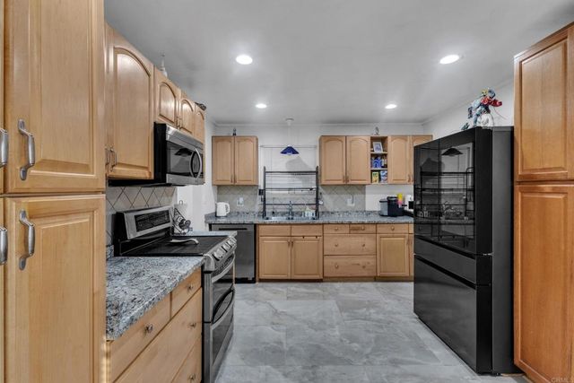 133 N Stephanie Ln, El Cajon, CA 92019