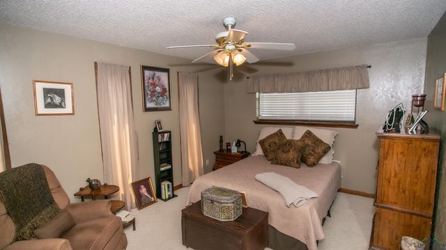 242 W Victoria Woods St, Waskom, TX 75692