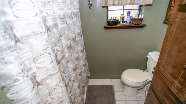 242 W Victoria Woods St, Waskom, TX 75692