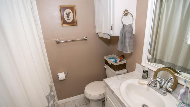 242 W Victoria Woods St, Waskom, TX 75692