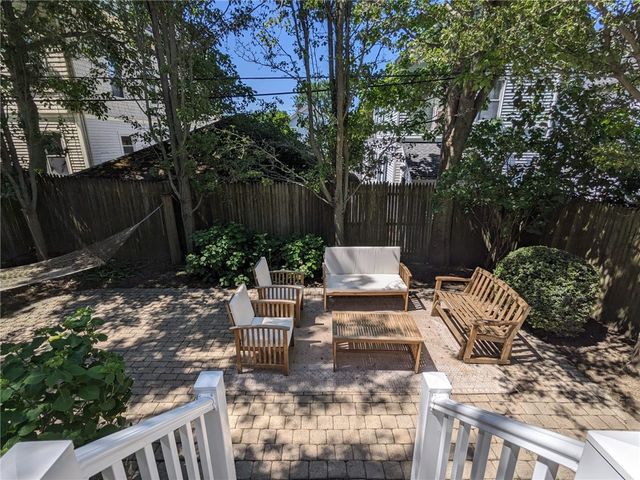 16 Dartmouth Street, Newport, RI 02840