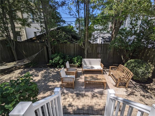 16 Dartmouth Street, Newport, RI 02840