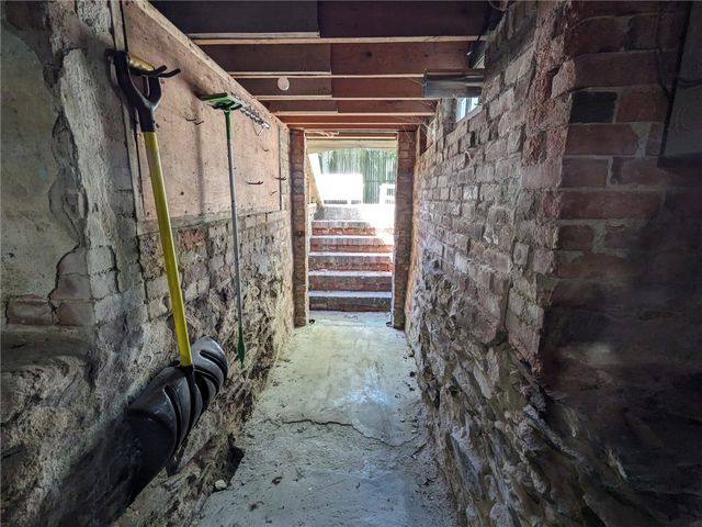 16 Dartmouth Street, Newport, RI 02840