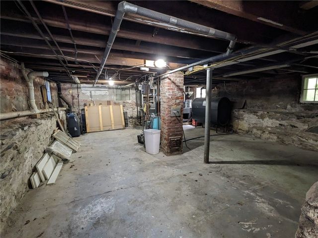 16 Dartmouth Street, Newport, RI 02840