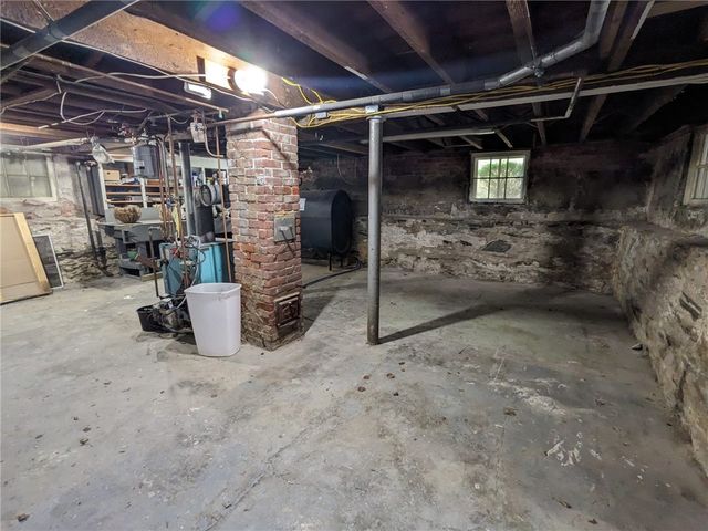 16 Dartmouth Street, Newport, RI 02840