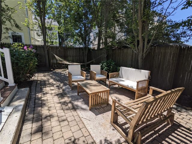 16 Dartmouth Street, Newport, RI 02840