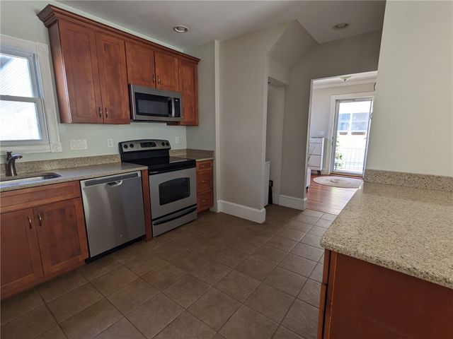 16 Dartmouth Street, Newport, RI 02840