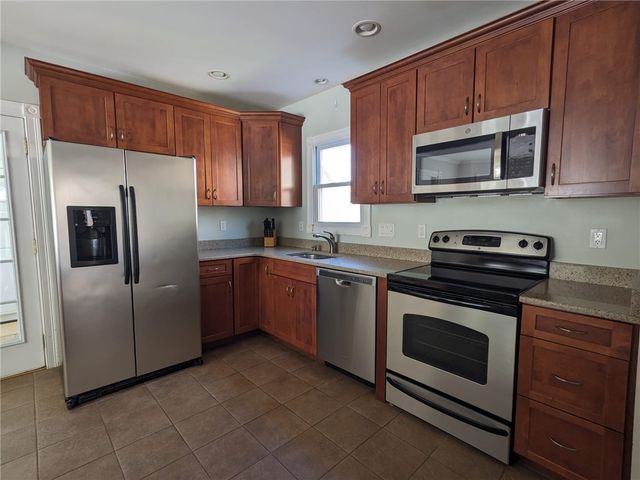 16 Dartmouth Street, Newport, RI 02840