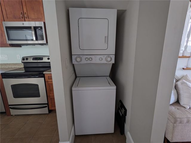 16 Dartmouth Street, Newport, RI 02840