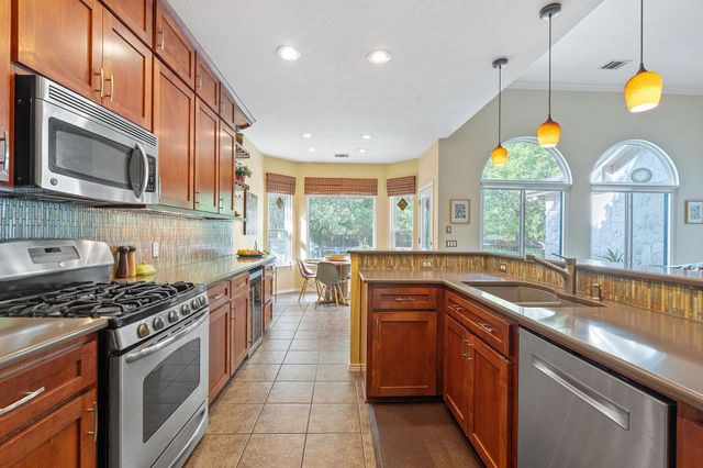 5336 Moon Shadow DR, Austin, TX 78735