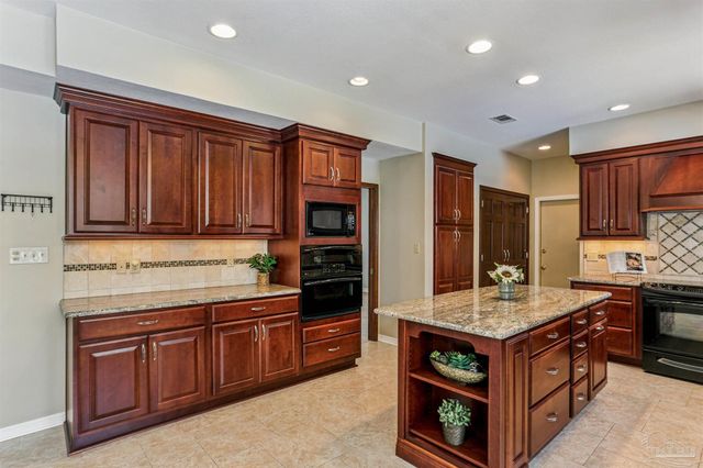 968 Fleming Cir, Pensacola, FL 32514