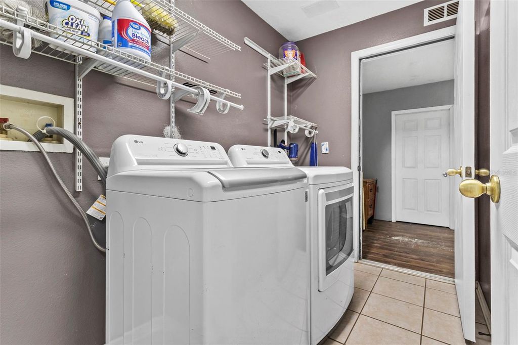 Image 23 of property listing at 1239 AVONWOOD COURT, Lutz, FL 33559
