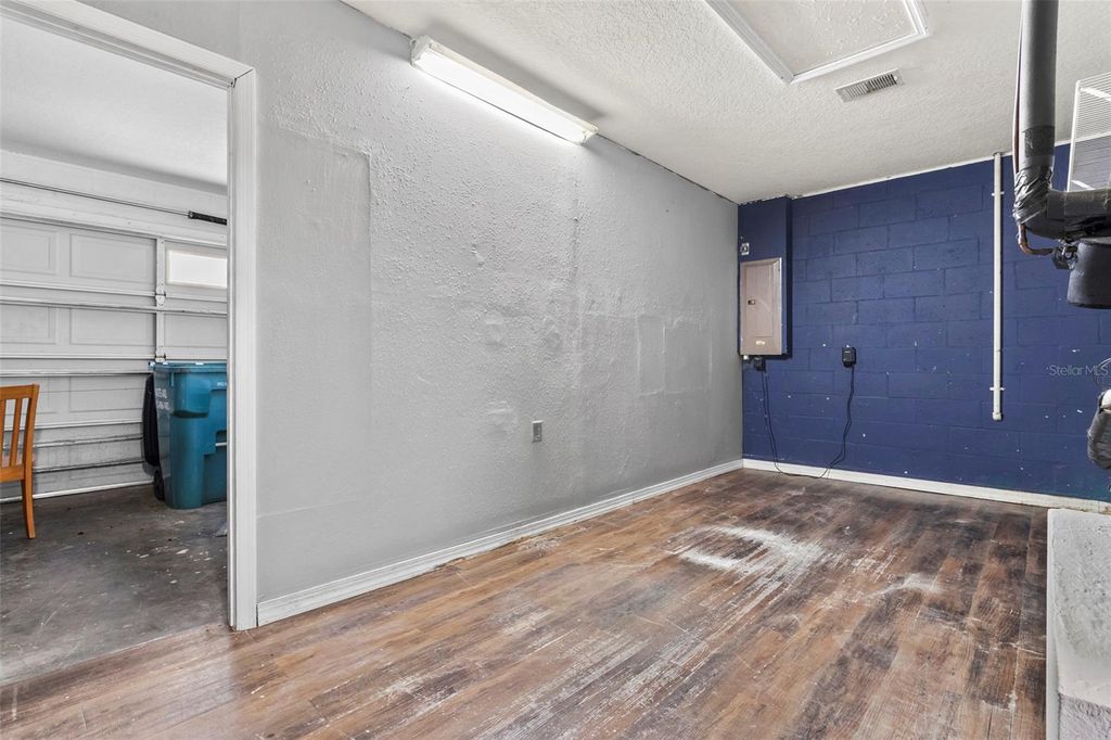 Image 24 of property listing at 1239 AVONWOOD COURT, Lutz, FL 33559