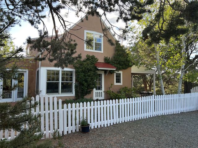 15 Toltec Road, Santa Fe, NM 87505