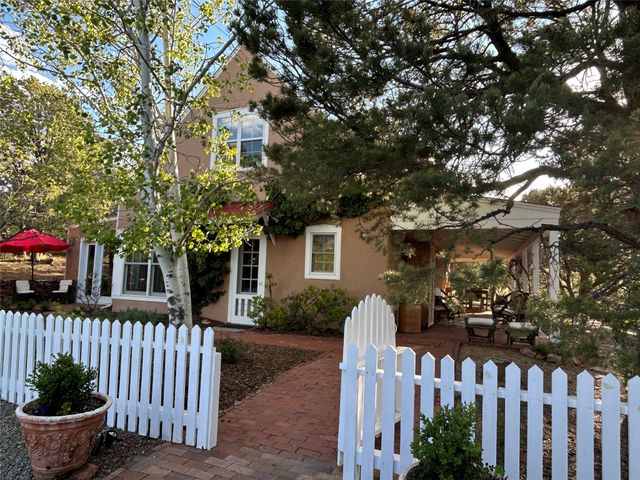 15 Toltec Road, Santa Fe, NM 87505