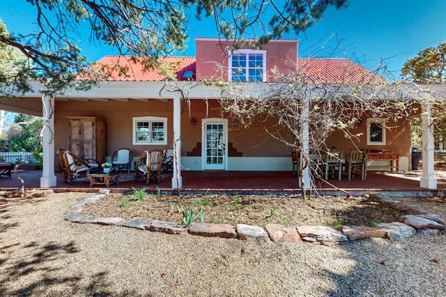 15 Toltec Road, Santa Fe, NM 87505