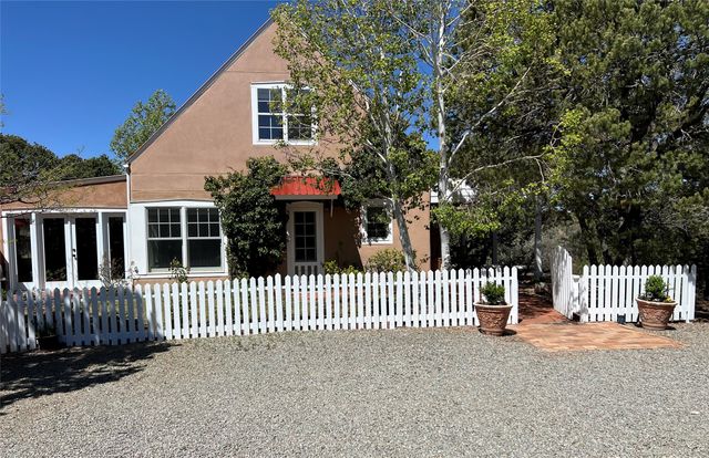 15 Toltec Road, Santa Fe, NM 87505