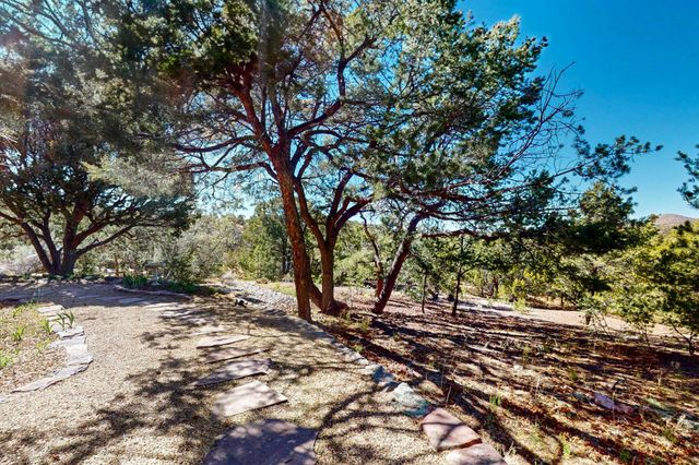 15 Toltec Road, Santa Fe, NM 87505