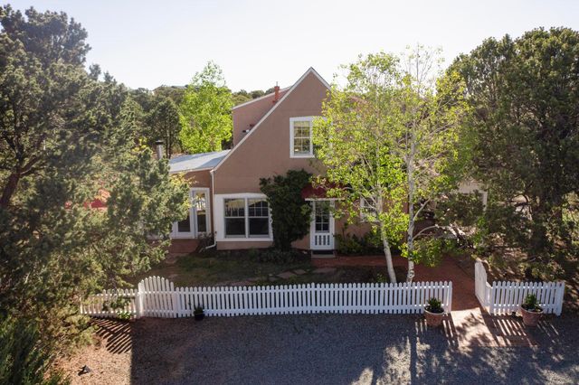 15 Toltec Road, Santa Fe, NM 87505