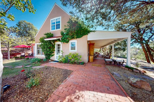 15 Toltec Road, Santa Fe, NM 87505