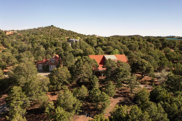 15 Toltec Road, Santa Fe, NM 87505