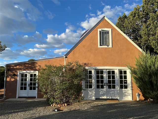 15 Toltec Road, Santa Fe, NM 87505