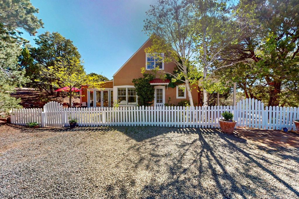 15 Toltec Road, Santa Fe, NM 87505