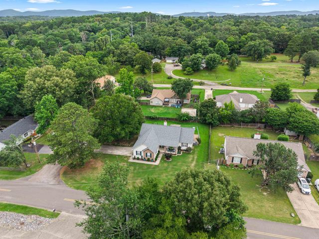 376 Grand Point Dr, Hot Springs, AR 71901