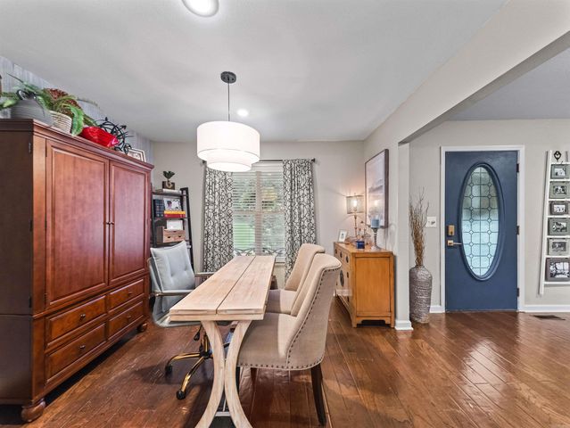 376 Grand Point Dr, Hot Springs, AR 71901