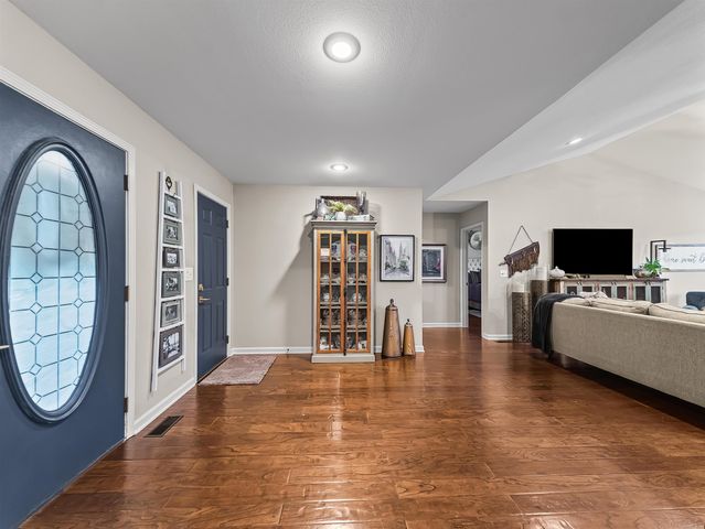376 Grand Point Dr, Hot Springs, AR 71901