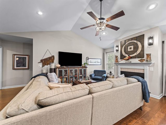 376 Grand Point Dr, Hot Springs, AR 71901