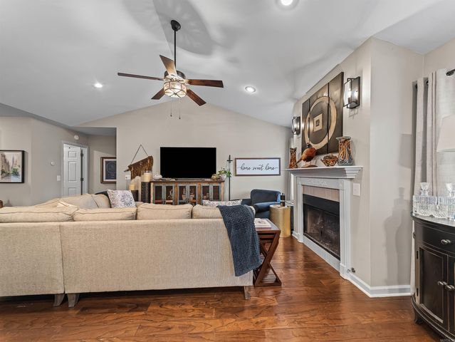 376 Grand Point Dr, Hot Springs, AR 71901