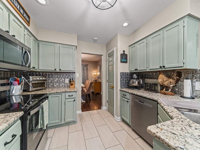 376 Grand Point Dr, Hot Springs, AR 71901