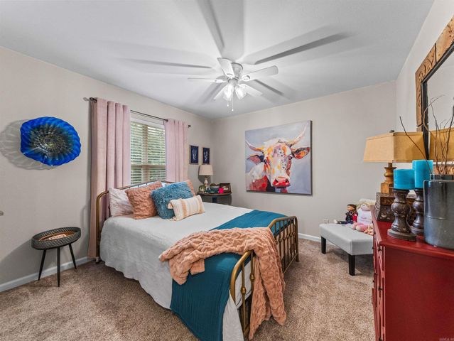 376 Grand Point Dr, Hot Springs, AR 71901
