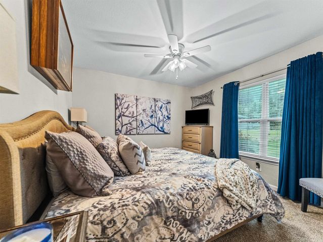 376 Grand Point Dr, Hot Springs, AR 71901