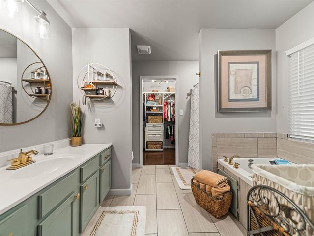 376 Grand Point Dr, Hot Springs, AR 71901